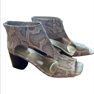 Kenneth Cole Reaction Women’s Snakeskin Peep Toe Ankle Booties Block Heel 7.5